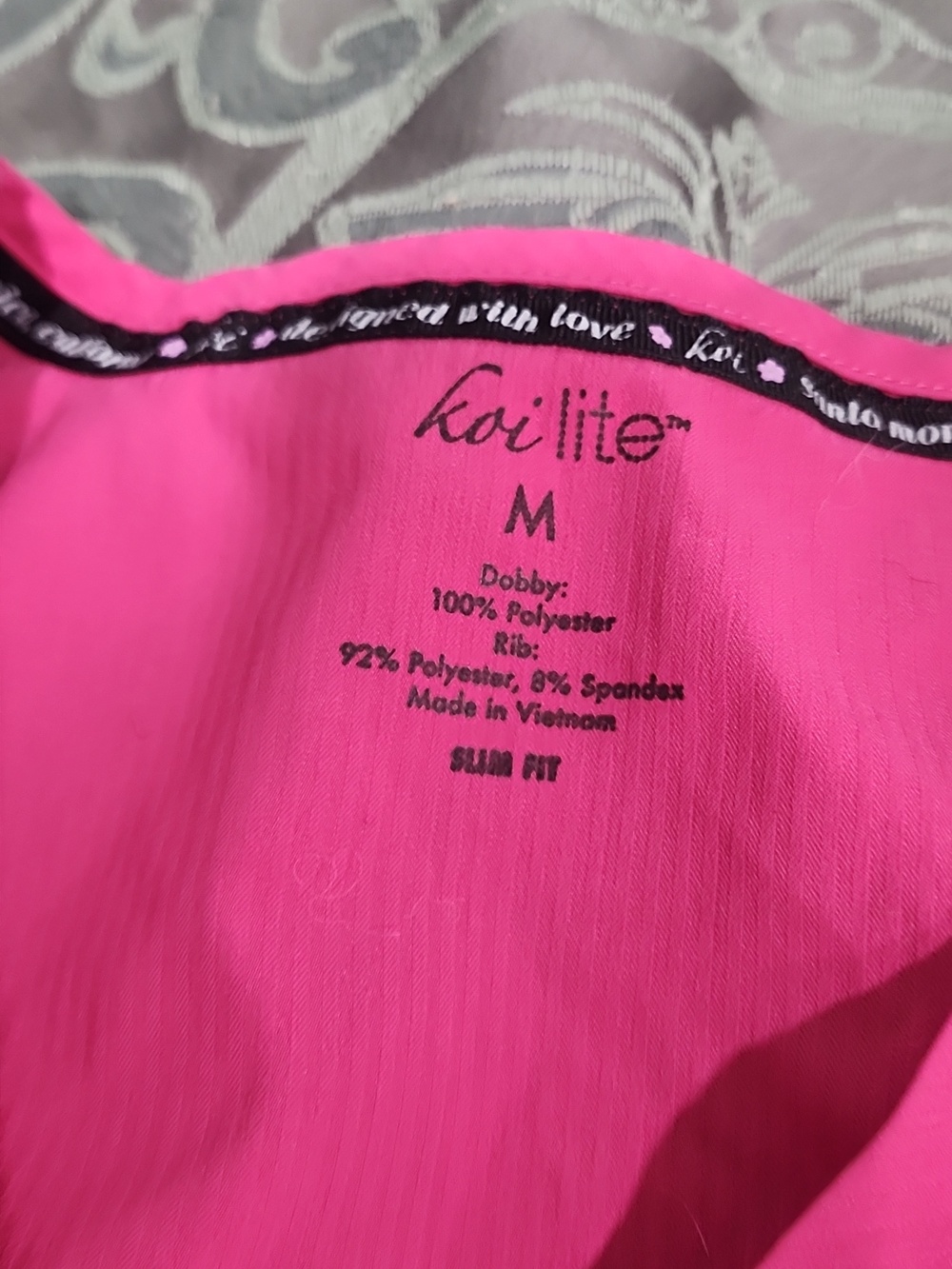 Koi Lite Bright Pink Slimfit Stretch Scrub Top Wuth Pinstripe Texture Sz M - Picture 4 of 6